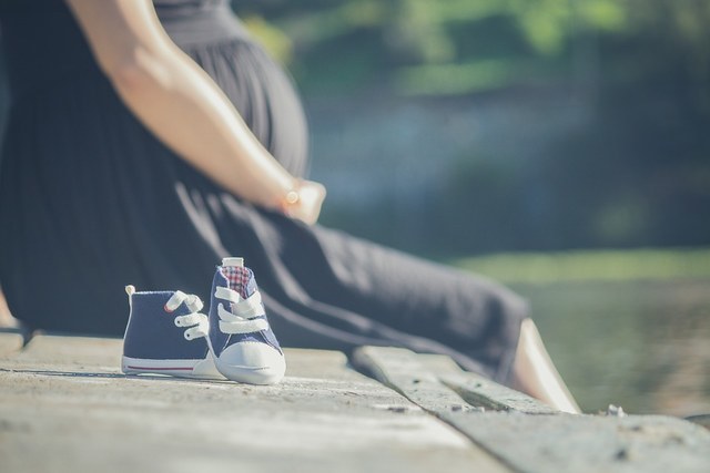 孕晚期为什么会下肢水肿，该如何应对？